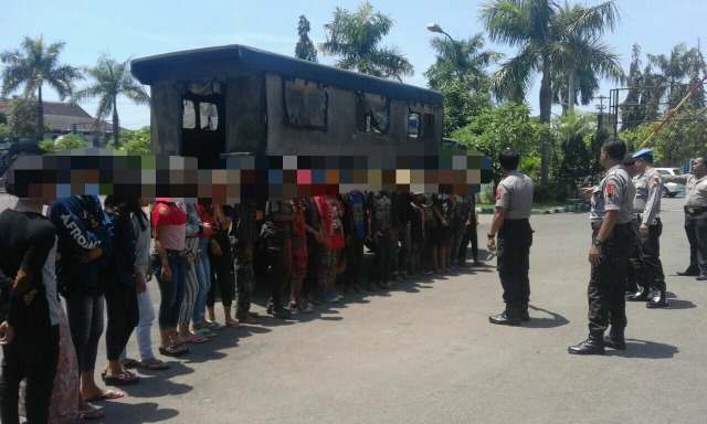 6 Pasang Remaja Mesum dan 17 Anak Punk Terjaring Razia di Tegal