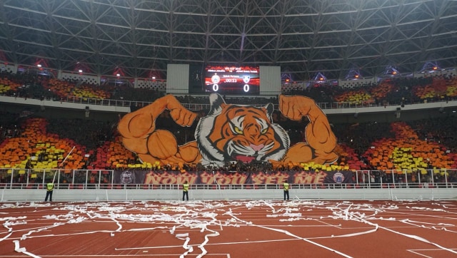 Jakmania saat laga Persija vs JDT (Foto: Fanny Kusumawardhani/kumparan)