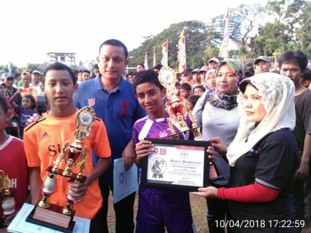 Anggota DPD Fahira Idris Berikan Penghargaan pada Festival Olahraga Rakyat Kecamatan Palmerah (5)