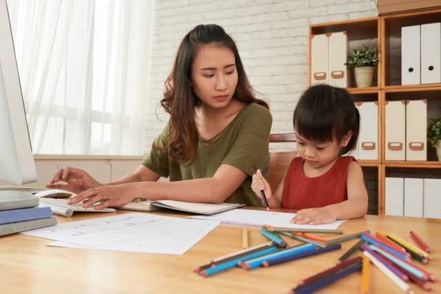com-Bekerja Menyita Waktu Bermain Dengan Anak (Foto: Thinkstock)