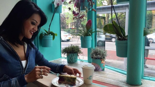 Farah Quinn liburan di London (Foto: Instagram @farahquinnofficial)