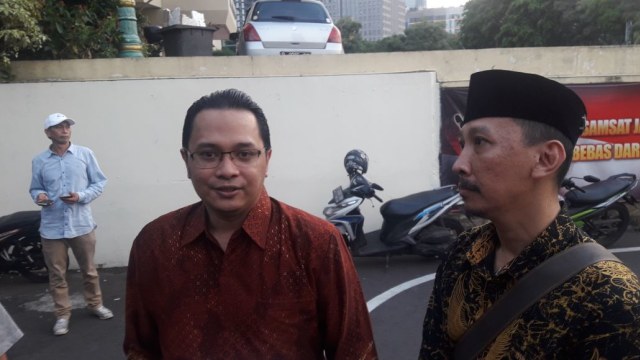 Permadi Aria dan Jack laporkan Rocky Gerung (Foto: Fadjar Hadi/kumparan)