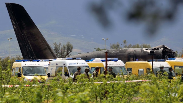 Pesawat Militer Aljazair Jatuh (Foto: REUTERS / Ramzi Boudina)