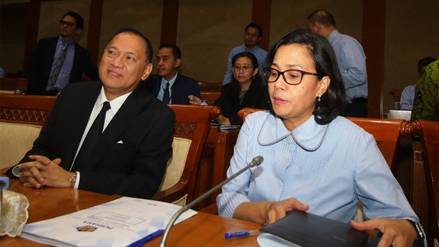 Sri M. & Agus Martowardojo saat rakor komisi XI. (Foto: ANTARA FOTO/Rivan Awal Lingga)
