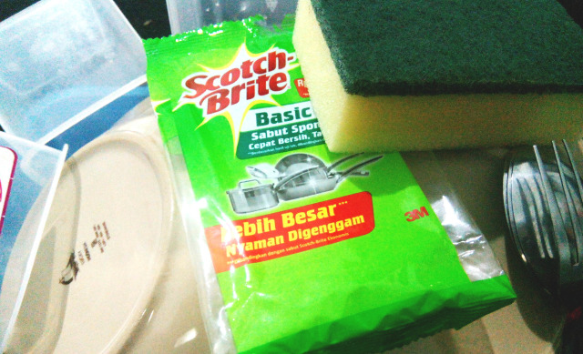 Alat Tempur Mak di Kitchen Sink: Scotch Brite Sabun Spons