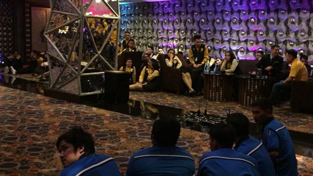 Penggeledahan Sense Karaoke oleh BNN. (Foto: Fachrul Irwinsyah/kumparan)