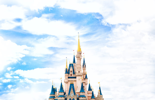 com-Ilustrasi Disney Castle Foto: Unsplash