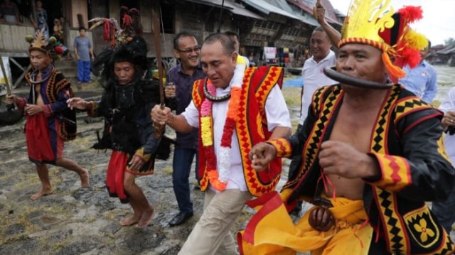 Menari Perang, Simbol Masyarakat Nias Selatan Menangkan ERAMAS