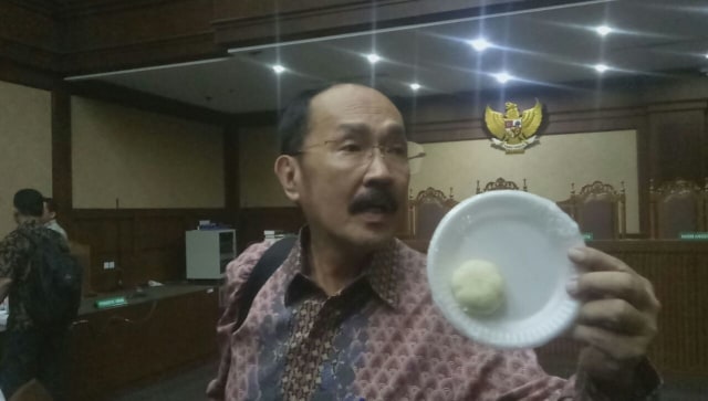 Bakpao yang ditunjukkan Fredrich di persidangan (Foto: Adhim Mugni/kumparan)