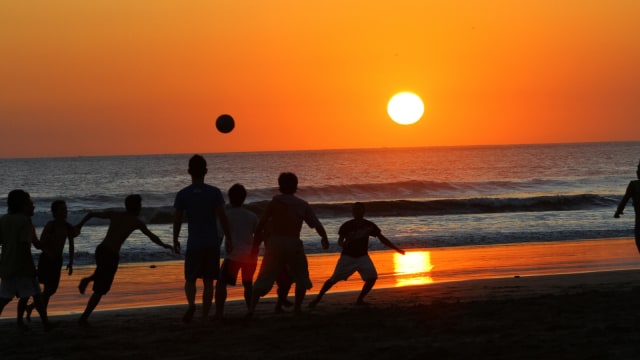 Pantai Kuta  (Foto: Flickr / Zakian Maryoto)