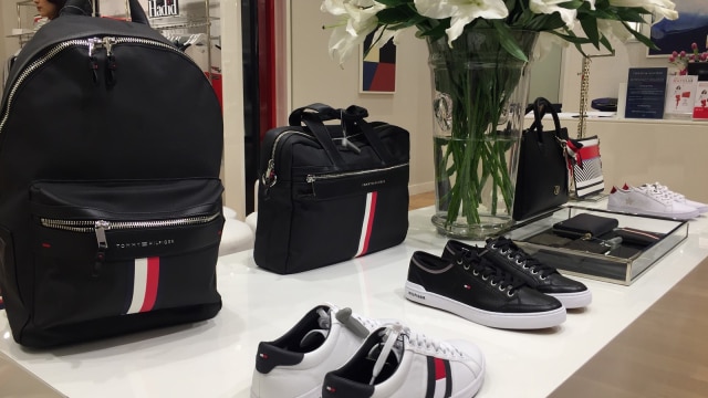 Koleksi Sneakers & Tas Tommy Hilfiger  (Foto: Ratmia Dewi/kumparan)