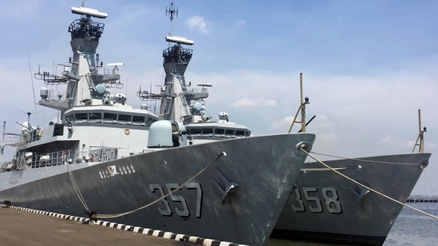 Kapal KRI Bung Tomo dan KRI John Lie. (Foto: Andreas Ricky Febrian/kumparan)