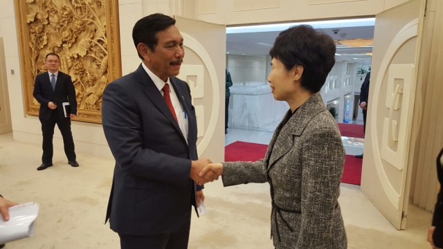 Pertemuan bilateral dengan Gao Yan dan Menko Luhut (Foto: Aprilandika Hendra/kumparan)