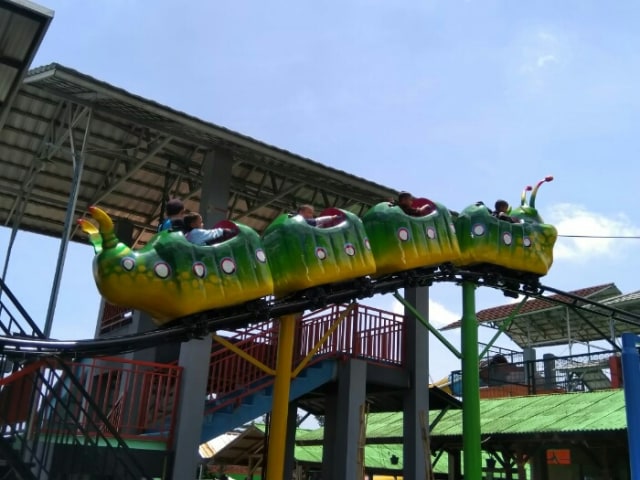 Surga Wisata Bahagia Ala Kolam Renang & Water Boom JTA (2)