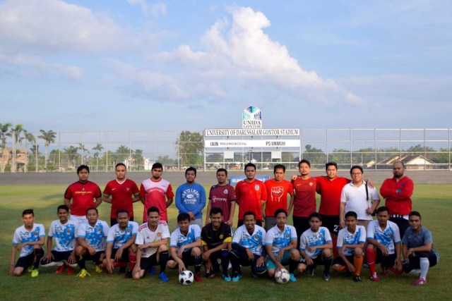 Sepak Bola Mempererat Kebersamaan Diplomat dan Civitas Akademis UNIDA Gontor 