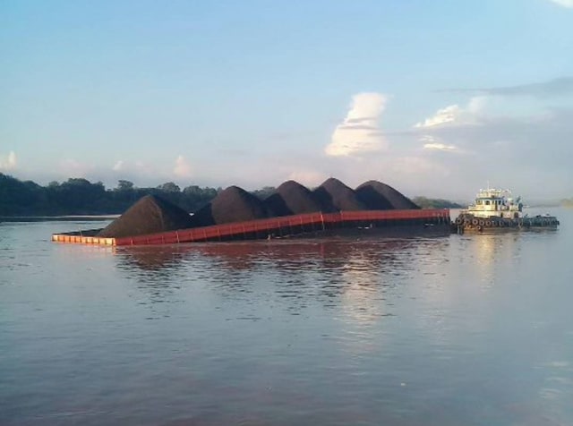 Menikmati Senja Hari di Tepian Sungai Barito (1)