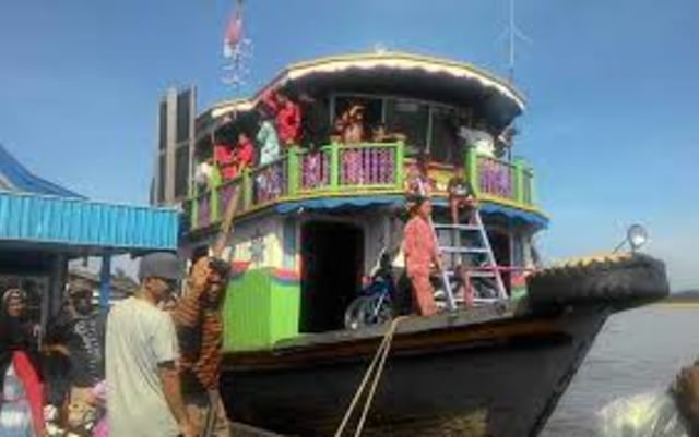 Menikmati Senja Hari di Tepian Sungai Barito (2)
