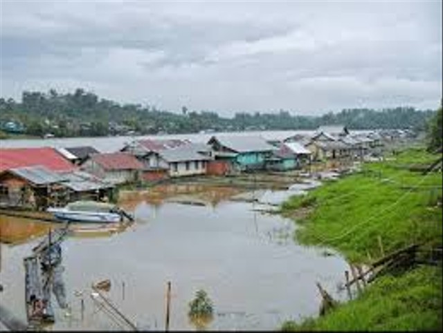 Menikmati Senja Hari di Tepian Sungai Barito (3)