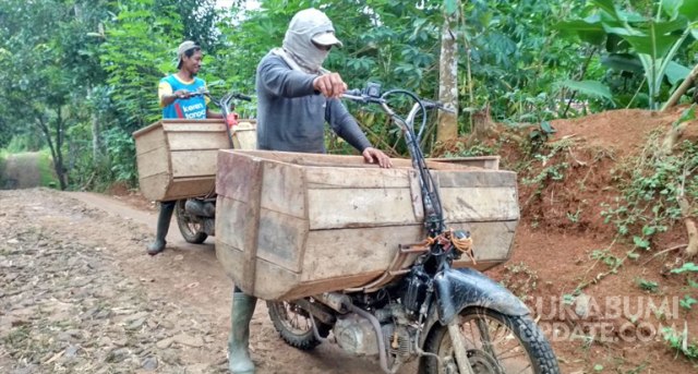 Motor Angkrek, Alat Transportasi Rakitan Pengangkut Barang di Curugkembar Sukabumi   