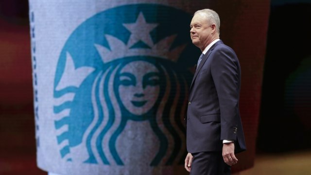 CEO Starbucks Kevin Johnson. (Foto: AFP/Jason Redmond)
