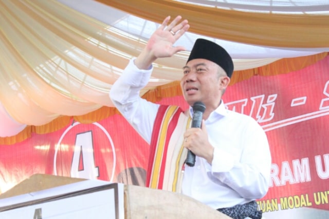 Pasangan Calon Independen nomor urut 4 NTB, DR. H. M. Ali Bin Dachlan (Ali BD) dan TGH. LL Gede. M. Ali wire Sakti (Gede Sakti) menyapa masyarakat Lombok Timur.  (2)