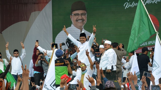 Kampanye terbuka Gus Ipul dan Puti (Foto:  ANTARA FOTO/Seno)