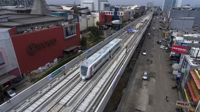 Kereta LRT Kelapa Gading (Foto: ANTARAA FOTO/Sigid Kurniawan)