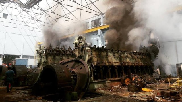 Trafo Gardu listrik PLTD Senayan terbakar. (Foto: Facebook @Humas JakFire)