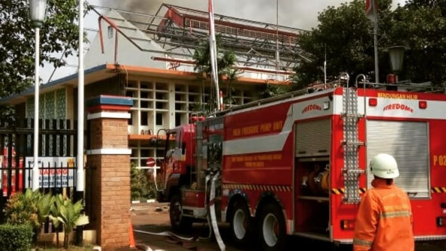 Trafo Gardu listrik PLTD Senayan terbakar. (Foto: Facebook @Humas JakFire)