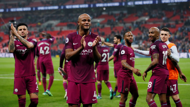 Kompany merayakan kemenangan City. (Foto: REUTERS/David Klein)