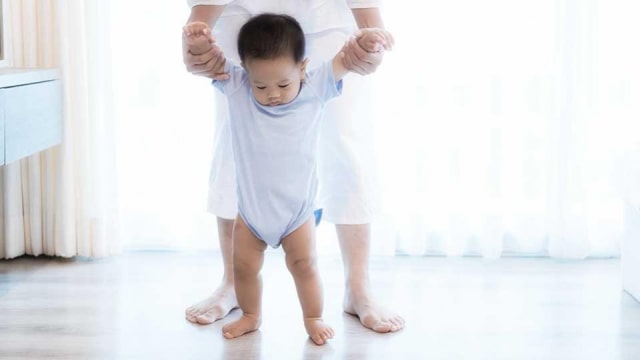 Apa Yang Terjadi Di Usia Bayi 8 Bulan?