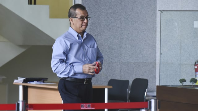 Pemeriksaan Emirsyah Satar Foto:  ANTARA FOTO/Hafidz Mubarak A