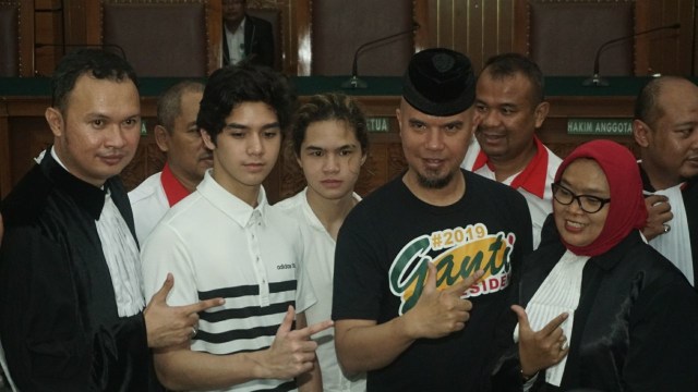 Sidang perdana Ahmad Dhani. (Foto: Garin Gustavian/kumparan)