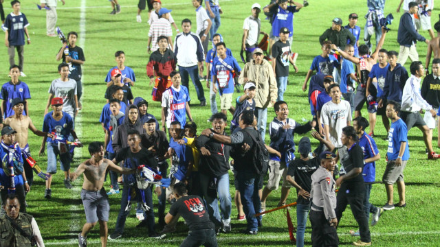 Rusuh suporter Arema (Foto: ANTARA FOTO/H Prabowo)