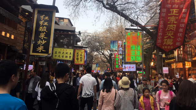 Muslim Street di Xi'an, China. (Foto: Feby Dwi Sutianto/kumparan)