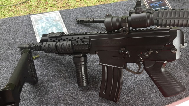 Produk PT Pindad Persero. (Foto: Selfy Sandra Momongan/kumparan)
