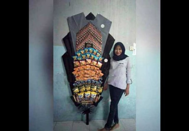 Kreasikan Buket Jajan, Laris Manis saat Musim Wisuda