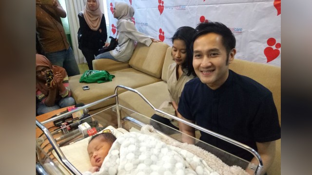 Aldi Bragi dan anaknya. (Foto: DN Mustika Sari/kumparan)