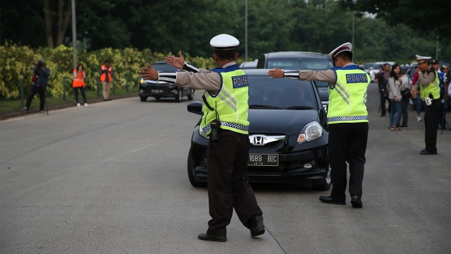 Uji coba ganjil genap di gerbang tol. (Foto: Aditia Noviansyah/kumparan)