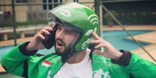 Supir Ojek Online Paling Tampan
