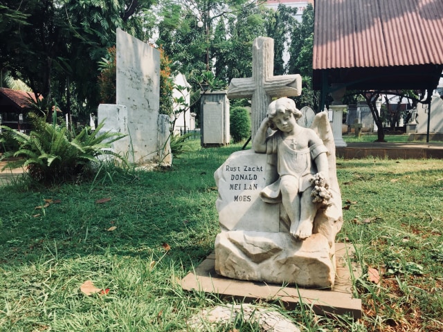 Nisan Bayi di Taman Prasasti Foto: Shika Arimasen Michi/kumparan