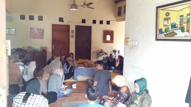 Suasana rumah duka Deddy Sutomo (Foto: Aria Pradana/kumparan)