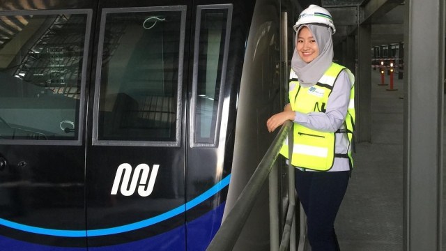 Tiara Alincia Fitri, masinis wanita MRT. (Foto: Instagram/@tiaralincia)