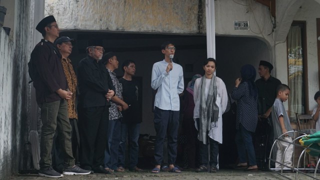 Slamet Rahardjo di rumah duka alm Deddy Sutomo. (Foto: Garin Gustavian Irawan/kumparan)