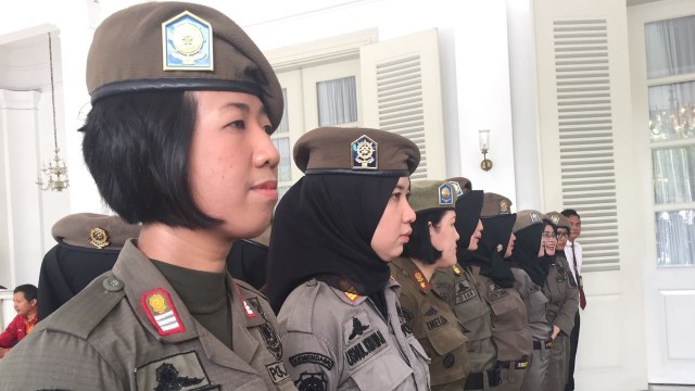 Sandi lepas 60 satpol pp wanita (Foto:  Paulina Herasmaranindar/kumparan)