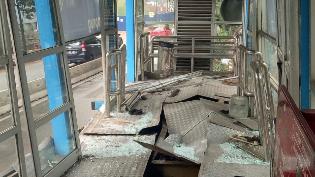 Halte Transjakarta Simprug (Foto: Nabilla Fatiara/kumparan)