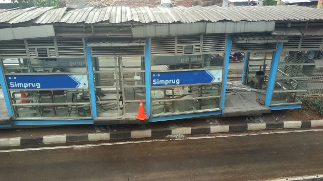 Halte Transjakarta Simprug (Foto: Nabilla Fatiara/kumparan)