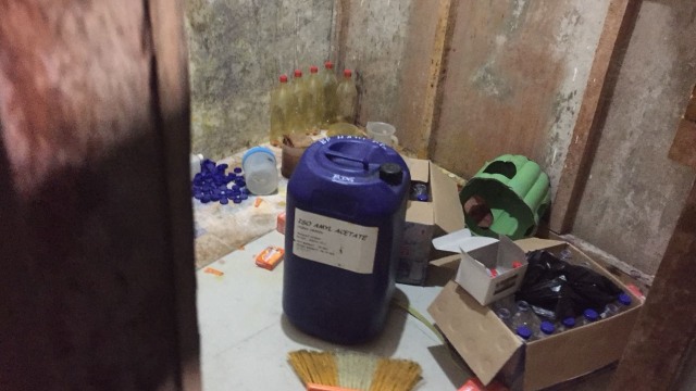 Gudang miras di Cicalengka. (Foto: Iqbal Tawakkal/kumparan)