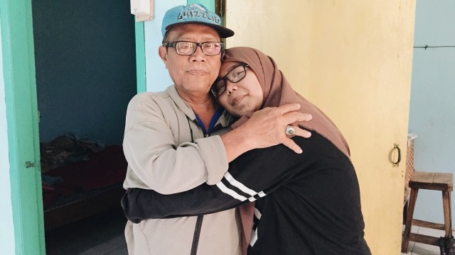 Inka Kusmayanti bersama ayahnya. (Foto: Marissa Krestianti/kumparan)