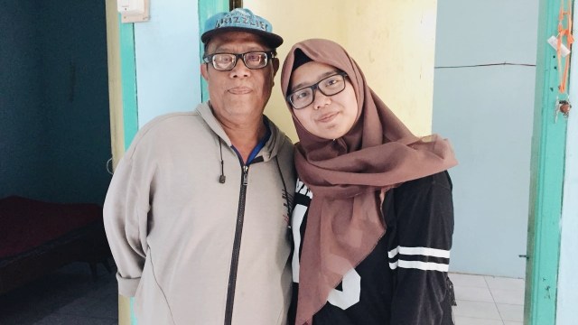Inka Kusmayanti bersama ayahnya. (Foto: Marissa Krestianti/kumparan)